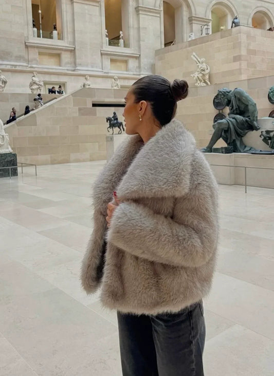 Amelia™ | Zachte faux-fur jas met een lichte, luxe uitstraling