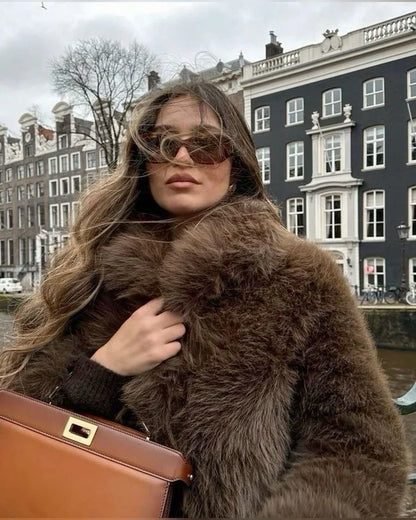 Amelia™ | Zachte faux-fur jas met een lichte, luxe uitstraling