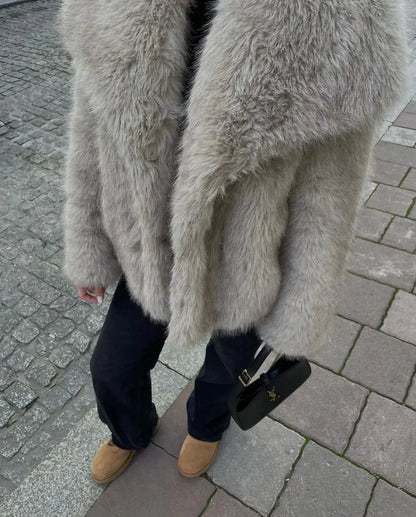 Amelia™ | Zachte faux-fur jas met een lichte, luxe uitstraling